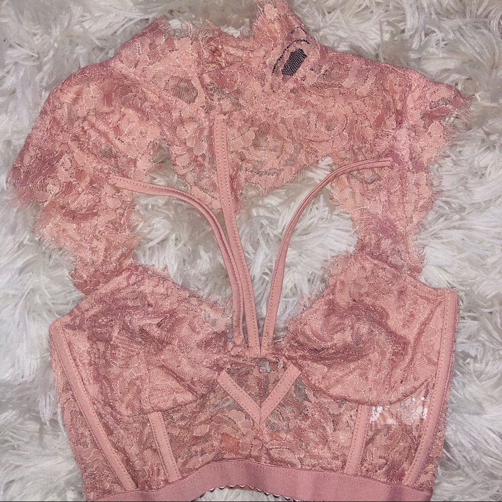 Sexy Lace top ✨ Brand New Sz Medium